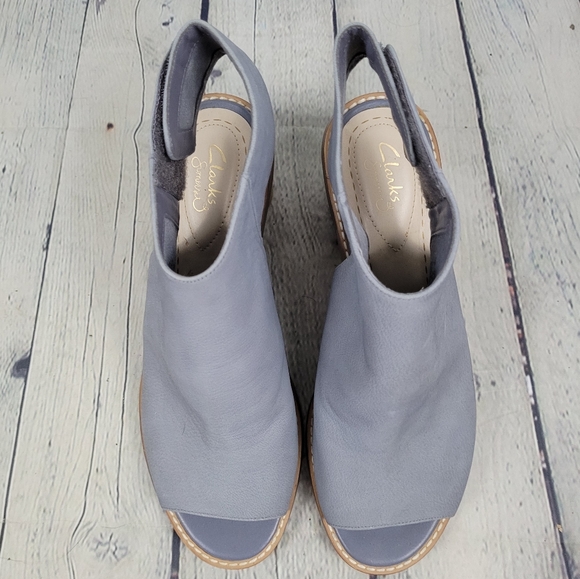 CLARKS SOMERSET | Glacier Charm leather peep toe heel sandals - Picture 4 of 11